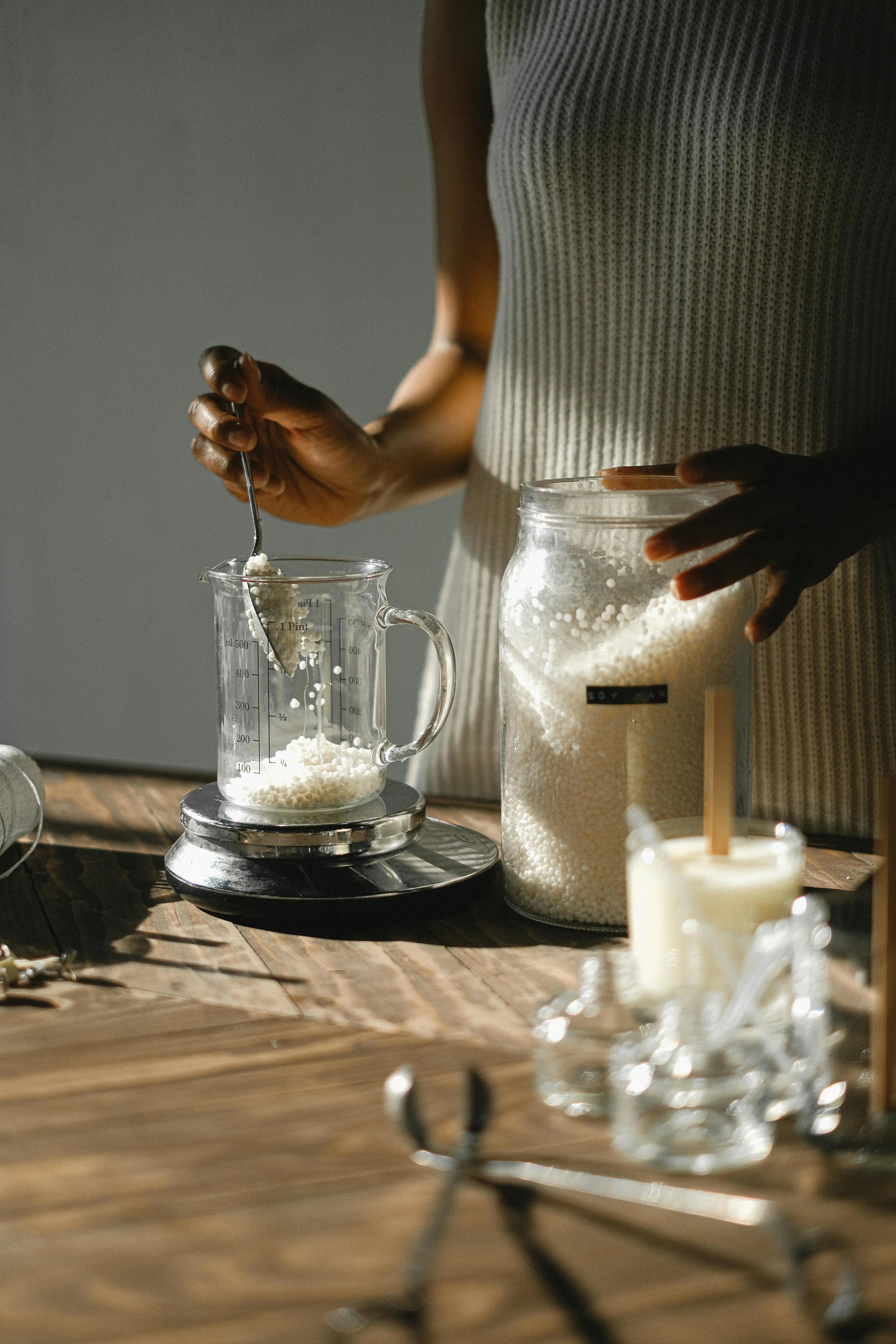 Préparation de cire pour une bougie
