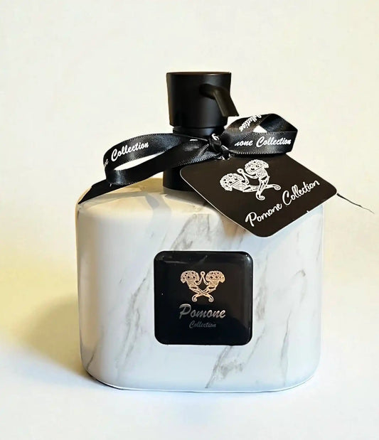 Bouteille de savon liquide couleur marbré blanc, vue de face